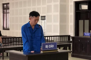 Mang 2 quả mìn đi tìm vợ vì nghi bị cắm sừng