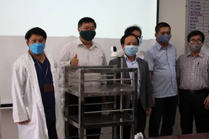 Đà Nẵng thử nghiệm robot phục vụ trong khu cách ly 