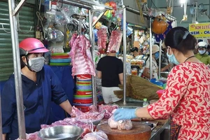  Vào chợ không đeo khẩu trang sẽ bị phạt