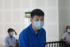 Tổ chức cho người TQ nhập cảnh trái phép: Bị cáo bật khóc