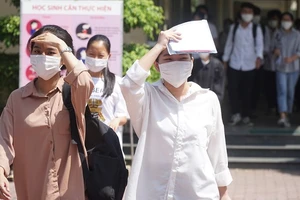 Thi tốt nghiệp THPT đợt 2: 1 thí sinh bị đau, phải đi cấp cứu