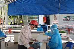 Đà Nẵng sẽ cho dân tắm biển, mở nhà hàng và đi học trở lại