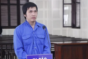 Lấy dao tự chế chém người vì mâu thuẫn tại quán cà phê