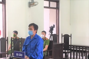 Phạt tù tài xế lái xe tông thẳng vào CSGT để thông chốt 