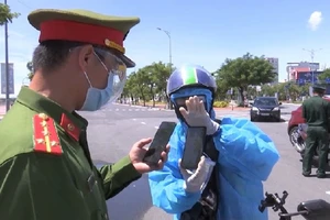 Người dân Đà Nẵng được cấp và sử dụng mã QR Code để tham gia các hoạt động 