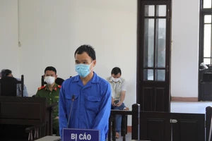 Say xỉn, lái xe máy tông thẳng vào chốt kiểm soát dịch ở Đà Nẵng