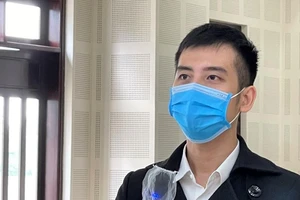 Giám đốc yêu cầu nhân viên tháo khẩu trang khi họp bị phạt 3 năm tù