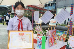 'Các chú hải quân đừng buồn, mọi người ở đất liền luôn hướng về hải đảo xa xôi'