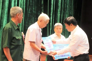 Đà Nẵng: Xây nhà, tặng tiền và tivi cho gần 10.000 gia đình có công với cách mạng