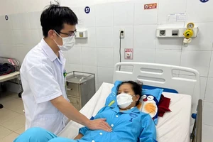 Đà Nẵng: Cứu sống sản phụ mắc COVID-19 bị ngộ độc thuốc tê 