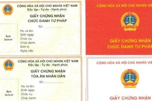Mới: Thẩm phán, hội thẩm có giấy chứng minh