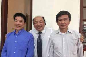 Vụ sà lan tông sập cầu Ghềnh, 2 bị cáo được tại ngoại