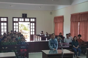 Ghen tuông, đánh vợ người tình trọng thương