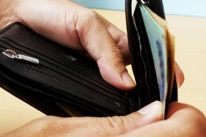 Trộm hơn 500.000 đồng, lãnh 6 tháng tù giam