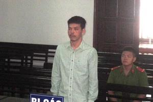 Lãnh 12 tháng tù vì trộm… 3 thùng nước yến