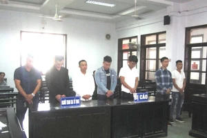 Tổ chức đồng bọn xông vào cướp sòng bạc vì thua bài