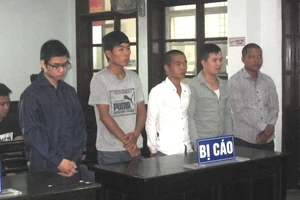 Nhóm thanh niên bắt phụ nữ vào nghĩa trang khống chế đòi nợ