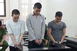 Hiếp dâm thiếu nữ bị say rượu, 3 thanh niên lãnh án