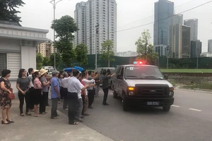 Tuyên án: Nhiều người vẫy tay chào xe ông Thăng đến tòa