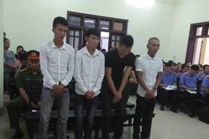 Chia nhau hơn 200 tháng tù vì chém rách mặt con nợ