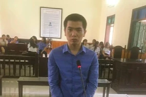 Kỳ công giấu 3.200 viên hồng phiến vẫn không thoát