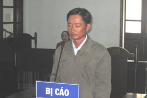 Bị chồng đâm trọng thương vì gọi cửa không mở