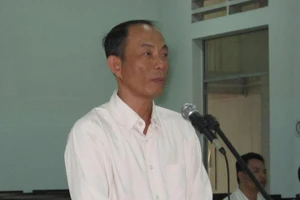 Cựu công an ‘ăn chặn’ kỳ nam của phu trầm tiếp tục hầu tòa