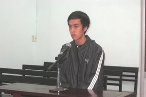 Trộm đồ của bạn cùng phòng đem bán lấy tiền… mua sách