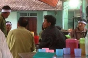 Vợ và anh rể chết bất thường trên giường, chồng bị triệu tập