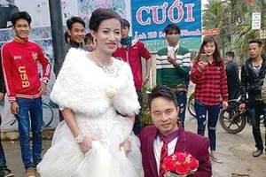 Xúc động đám cưới cổ tích cô dâu xinh đẹp với chú rể 'chú lùn'