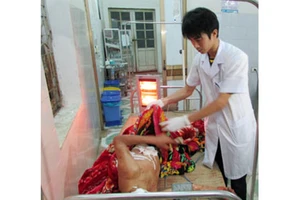 Tấn công làm vợ chết, chồng bị thương để cướp đôi bông tai 