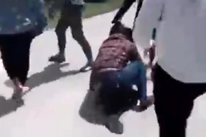 Công an vào cuộc vụ clip nữ sinh lớp 12 bị đánh đến ngất xỉu