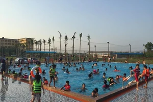 Trẻ 10 tuổi tử vong ở bể bơi 'chui' trong trường cao đẳng