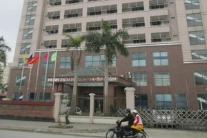 Bị nợ lương, hàng trăm y, bác sĩ bệnh viện tiếp tục ngưng việc tập thể 