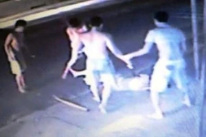 Cảnh sát tìm tung tích nạn nhân mang dây chuyền bị đánh chết