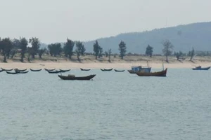 5 ngư dân Kỳ Anh cùng 2 con tàu đang mất liên lạc trên biển