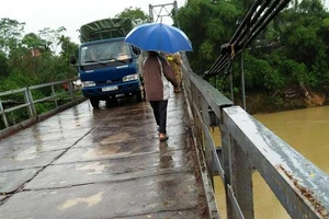 Cô giáo để lại xe đạp trên cầu rồi mất tích bí ẩn