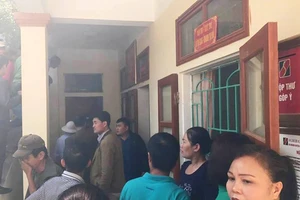 Dân truy đuổi giải cứu bé trai 2 tuổi nghi bị bắt cóc