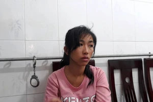 Thấy bé 2 tuổi dễ thương bắt về... nuôi, bị khởi tố