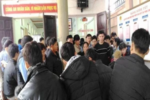 Đầu năm, người dân Nghệ An đổ xô đi làm CMND 