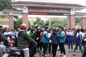 Nâng mức kỷ luật cô giáo bị học sinh tố trên Facebook