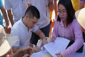 Người dân TP Vinh ký đơn đòi dời trạm BOT Bến Thủy