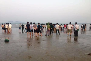 175 người tìm kiếm 2 học sinh mất tích khi đi chụp ảnh