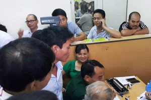 Chen nhau làm thẻ giảm vé qua Trạm Bến Thủy