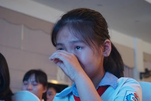 Video: Rưng rưng lễ trao giải cuộc thi Thư gửi mẹ hiền