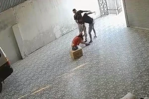 Chủ nhà xe Nghệ An-Sài Gòn bị khởi tố vì đánh phụ nữ