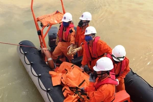 Bão đổ bộ, dừng tìm 2 thuyền viên tàu VTB26 mất tích 