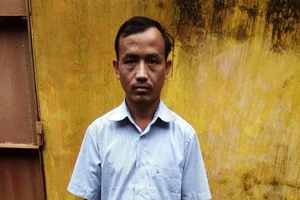 Tạm giữ thầy giáo ghen tuông dùng dao đâm vợ