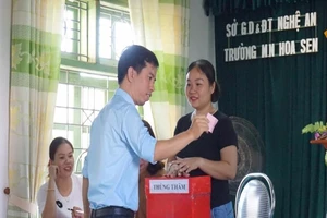 Bốc thăm học mầm non,cháu lãnh đạo tỉnh cũng trượt