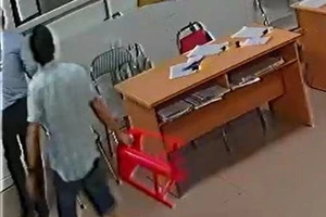 Giám đốc đánh nữ bác sĩ: 'Tát vài cái chứ có chi đâu'